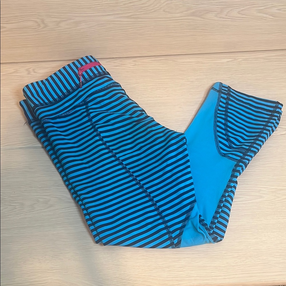 Lululemon Athletica Blue and Black crop athletic pants